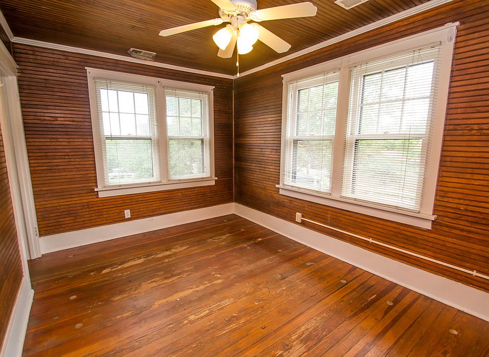 1537 9th Street Bedroom