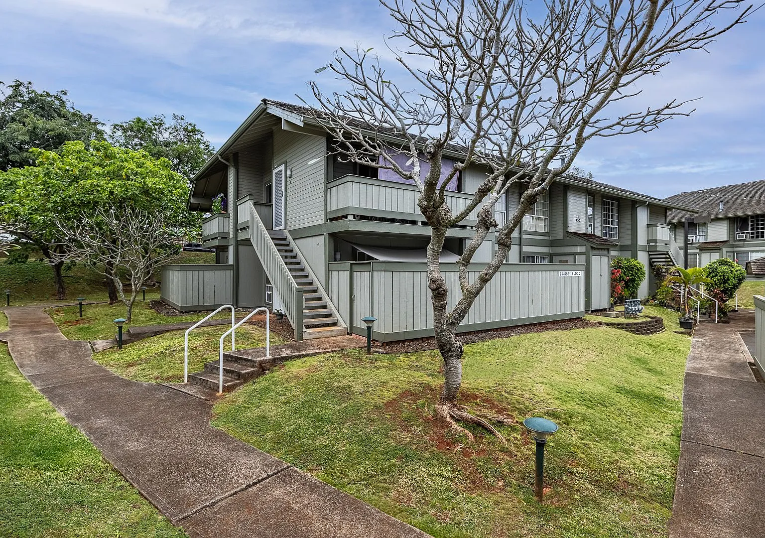 Pet Friendly - 2 bed /1 bath covered parking Waipio Gentry! — Photo 1
