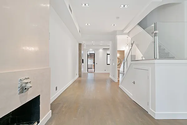 Rented by Nest Seekers International | media 1