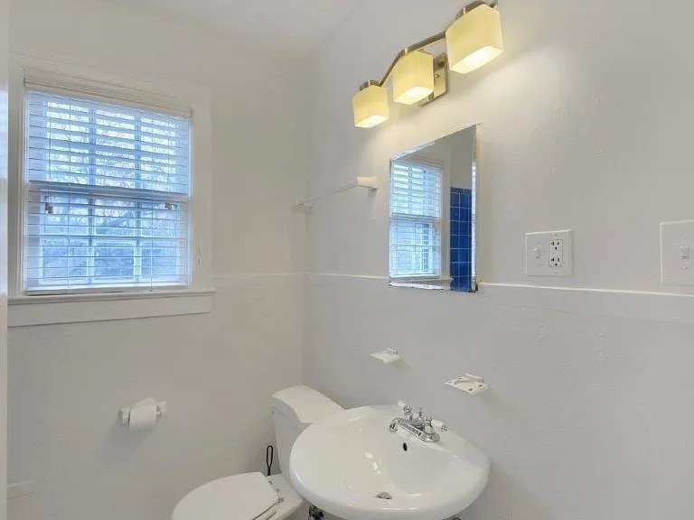 3211 Tom Green St — Photo 8