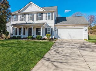 9221 Mitchell Glen Dr, Charlotte, NC 28277