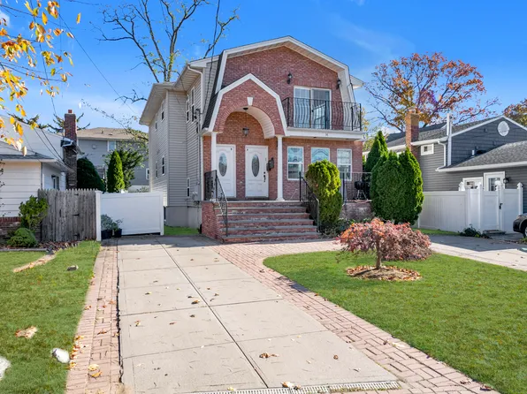 38 Sintsink Dr W Unit B, Pt Washington, NY 11050