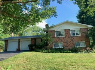 1303 Dadrian Dr, Godfrey, IL