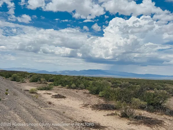 54 High Noon Rd, Carrizozo, NM 88301