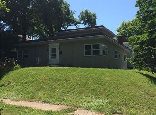 621 Chestnut St, Leavenworth, KS 66048