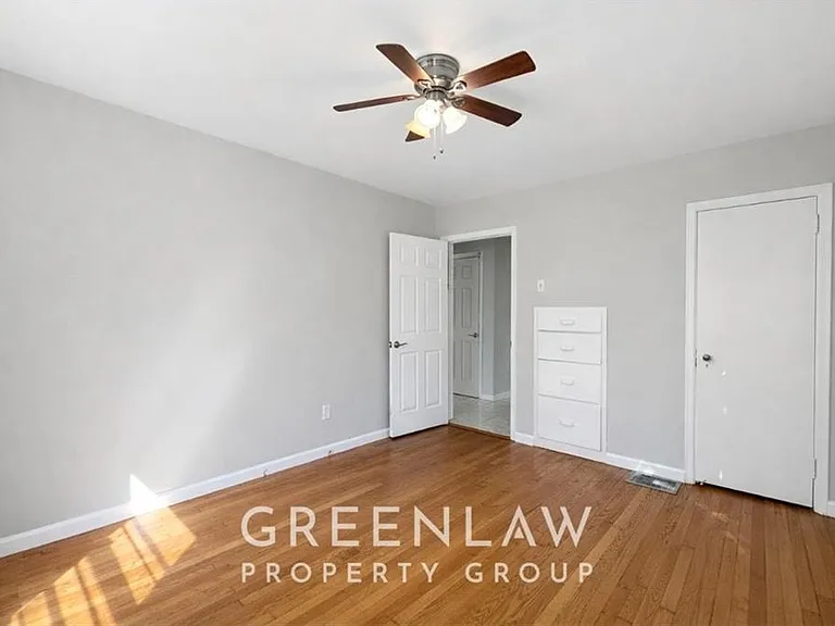1944 Lyle Ave — Photo 18