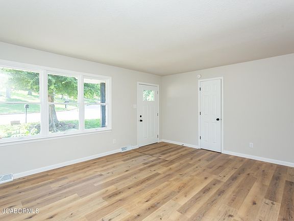 4th image of 314 Gateway Dr