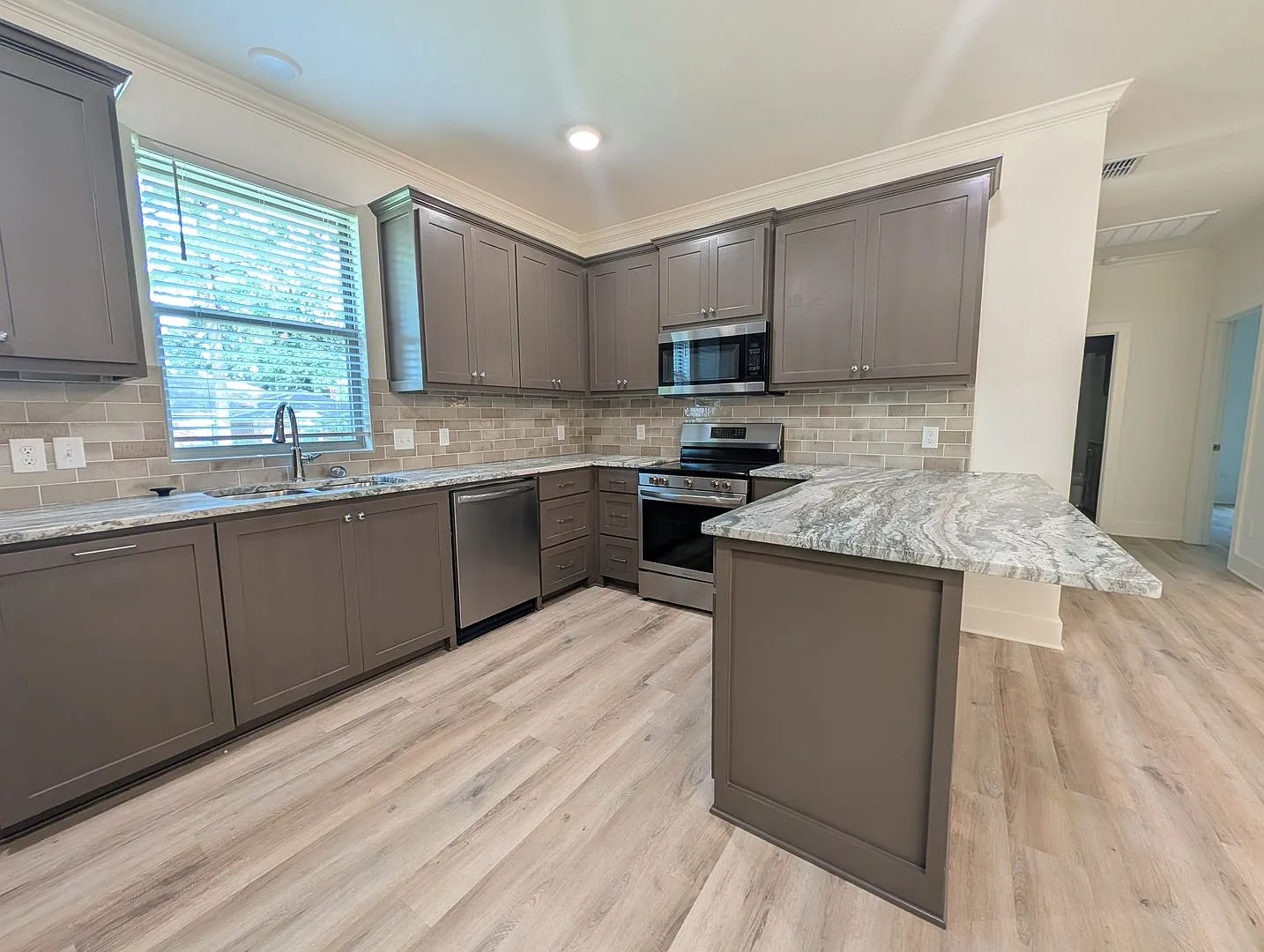 New Construction Home in Pleasant Grove for Rent! — Photo 3