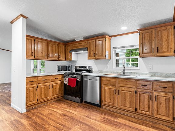 5th image of 506 E Main St