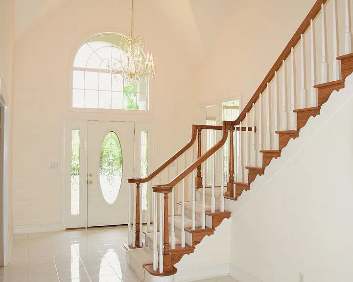 218 Windward Cv E — Photo 4