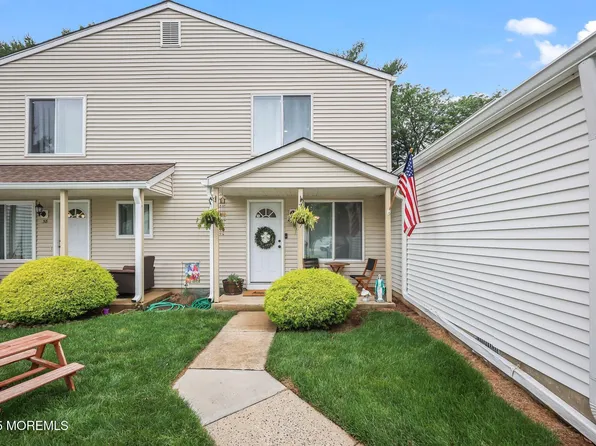 36 Woodmere Court, Freehold, NJ 07728