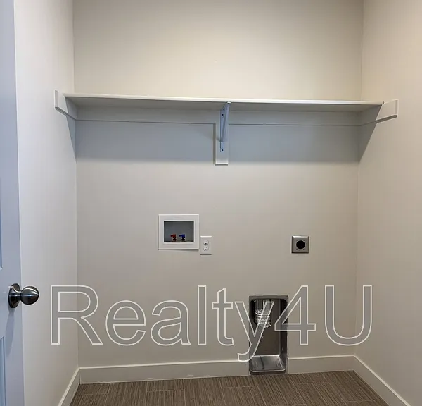 138 E Crown Point Dr — Photo 13