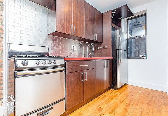 3rd image of 455 Park Pl Floor 3