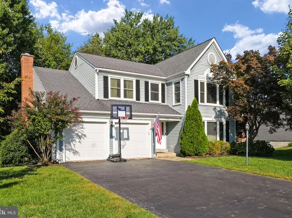 17305 Pickwick Dr, Purcellville, VA 20132