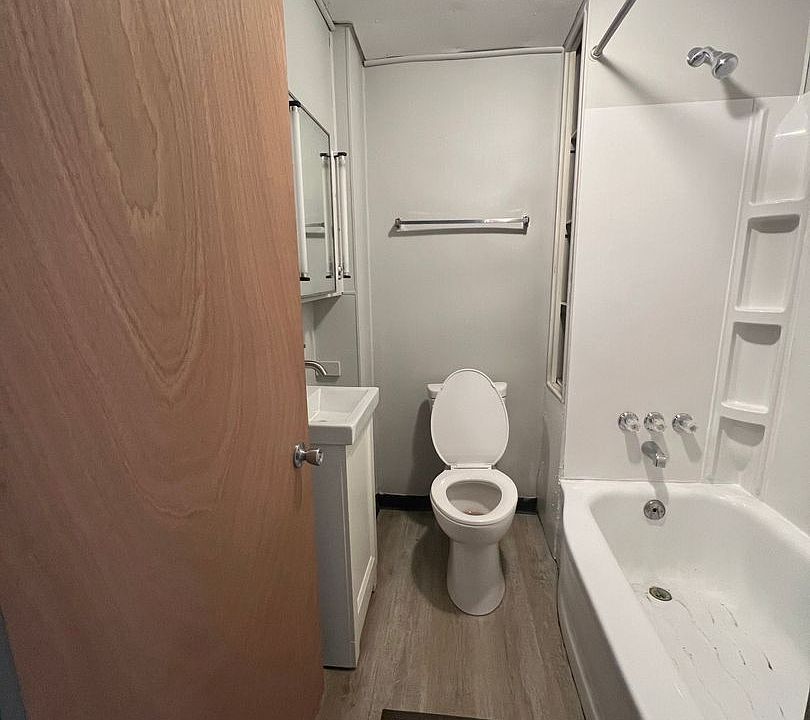 1st image of 1621 W Jackson St #2