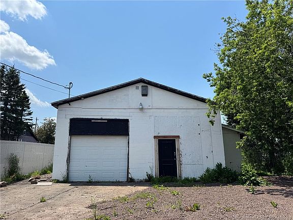 2nd image of 190 Spruce St