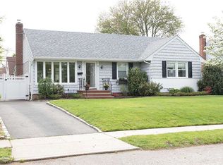 1148 Douglas Ave, Wantagh, NY 11793