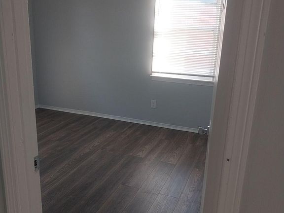 3rd image of 1526 Latham St