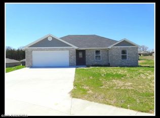 425 Dover Ct, Holts Summit, MO 65043