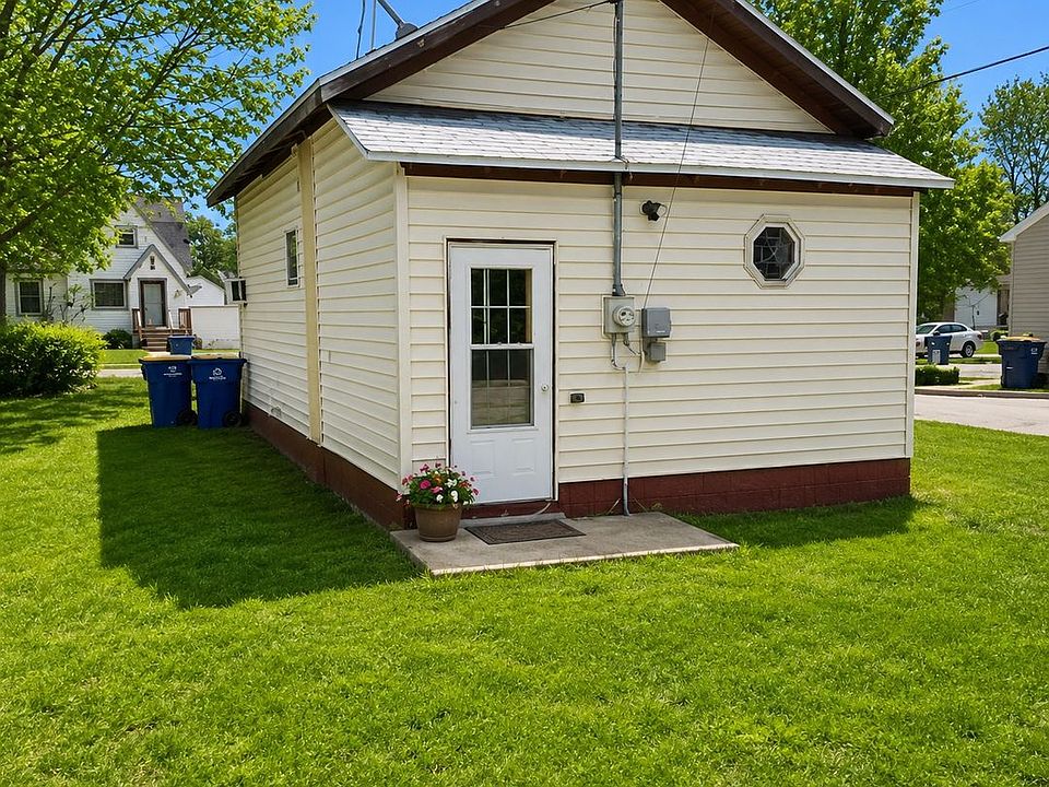 1st image of 204 N Court St