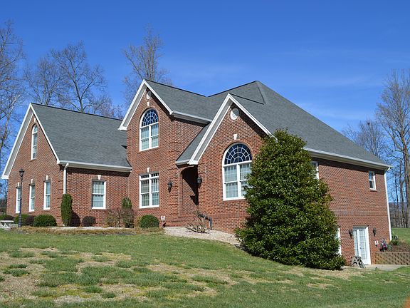2nd image of 209 Cheshire Ln