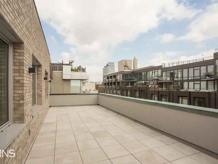 178 N 11th St #2D — Photo 2