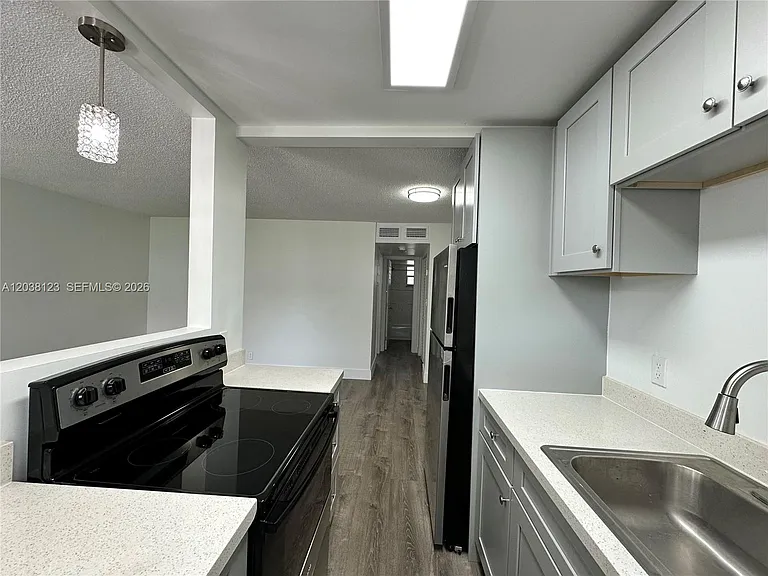 2325 Arthur St #6 — Photo 5