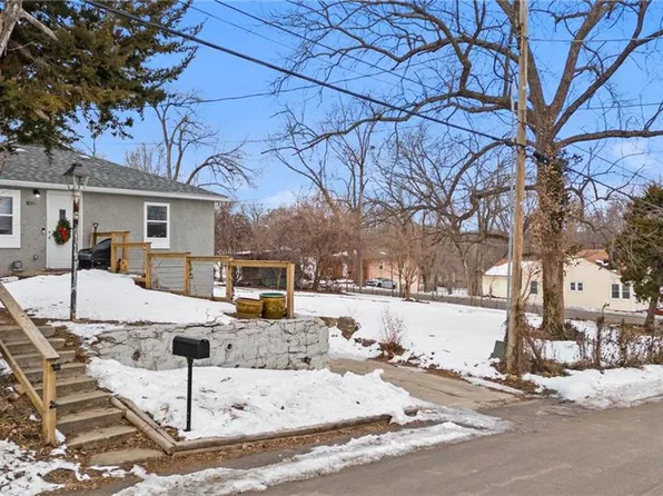 1430 N Pleasant St, Independence, MO 64050