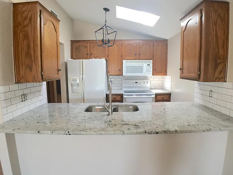 2135 Goodrich Dr — Photo 6