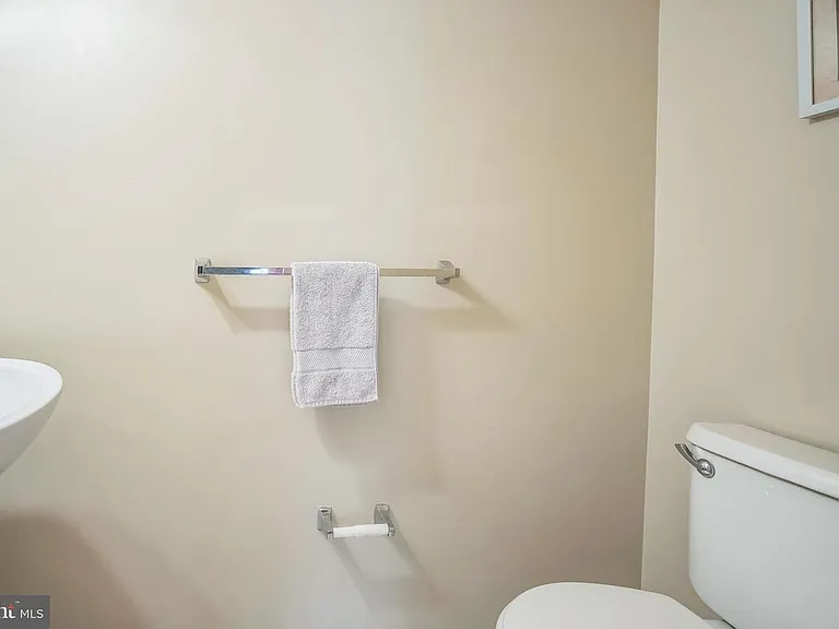 11551 Laurel Lake Sq — Photo 5