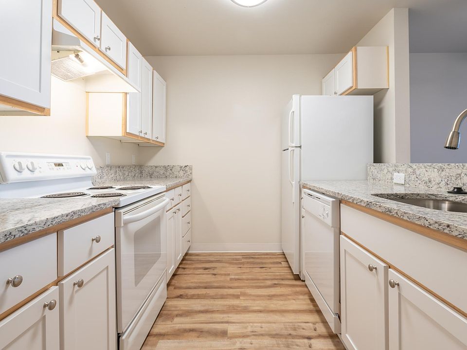 1st image of 303 NE 16th Ave #2eba1c133