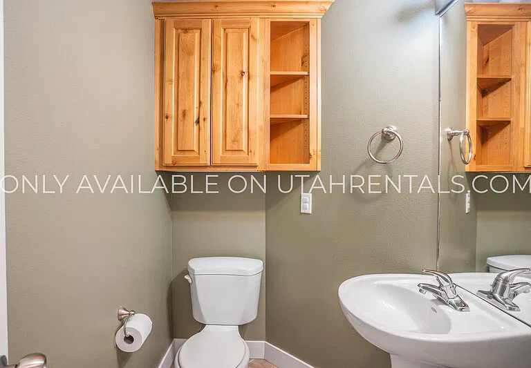 389 S State St #24 — Photo 10