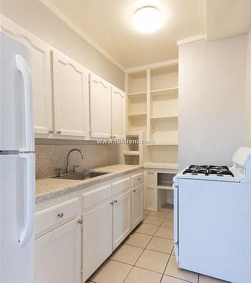 43rd Place Apartments — Photo 8