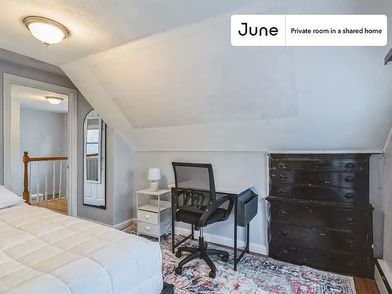 39 Adrian St #E — Photo 3