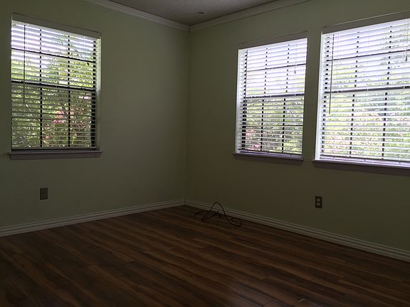 3rd image of 123 Nicole Ln