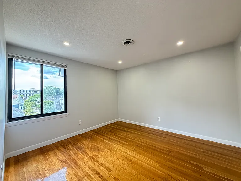 20 Hubbard Ave #10 — Photo 4
