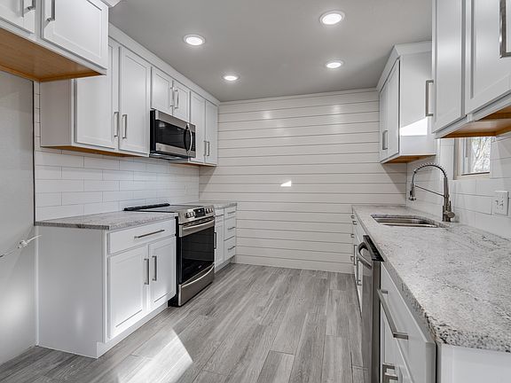 4th image of 805 Powell Ter