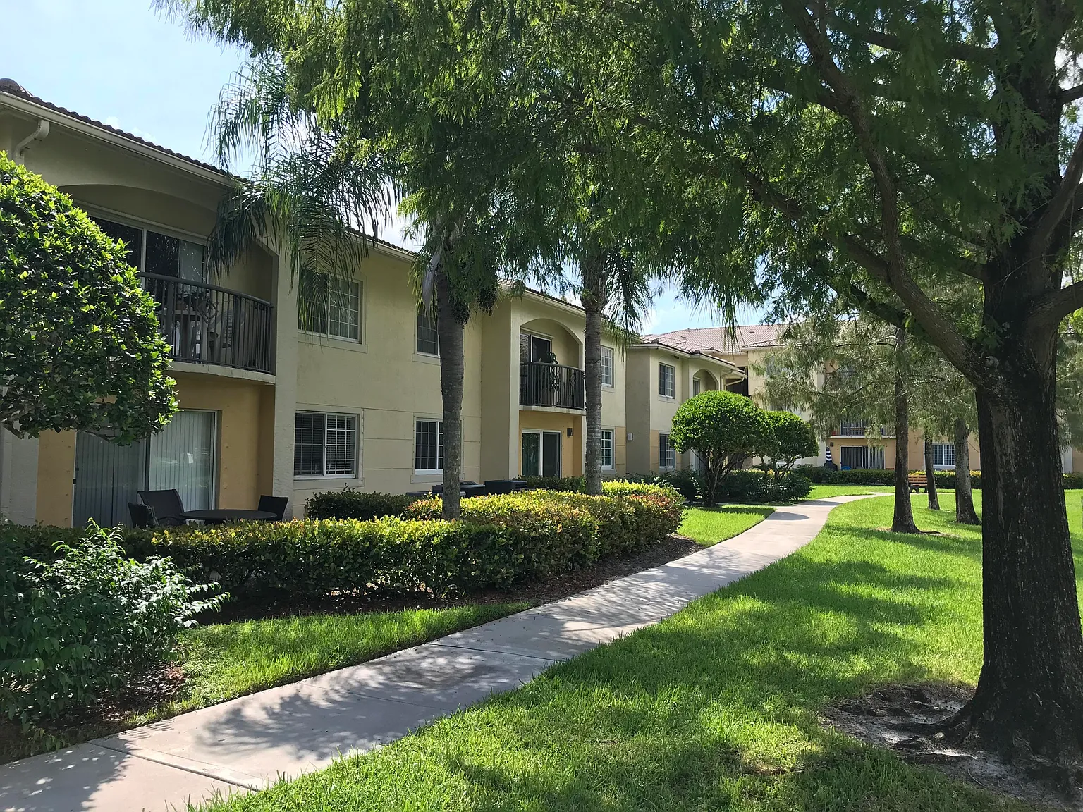 2 bed, 2.0 bath, 1075 sqft, $3,500 — Photo 3