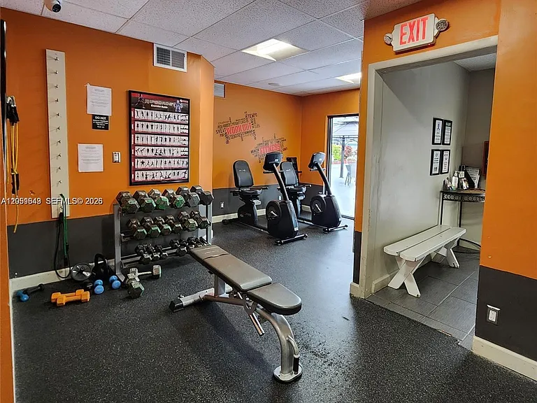 950 Hillcrest Dr #102 — Photo 17