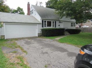 5 Hewlett Rd, Red Hook, NY 12571