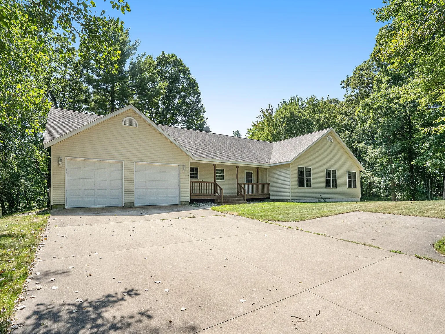 3 bed, 2.5 bath, 1464 sqft, $2,200 — Photo 1