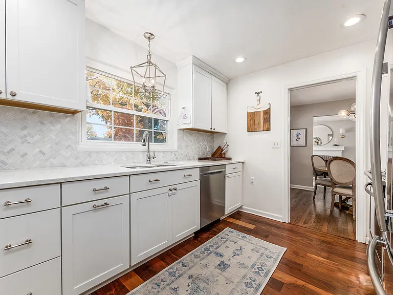 2048 Jervis Rd — Photo 12