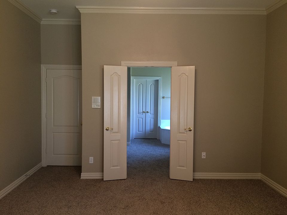 1st image of 401 Westbury Ct