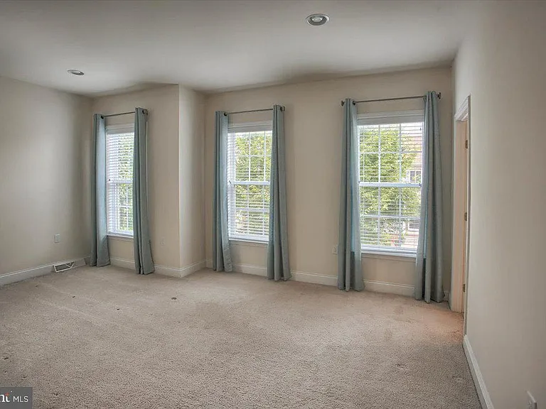405 Line Rd — Photo 17