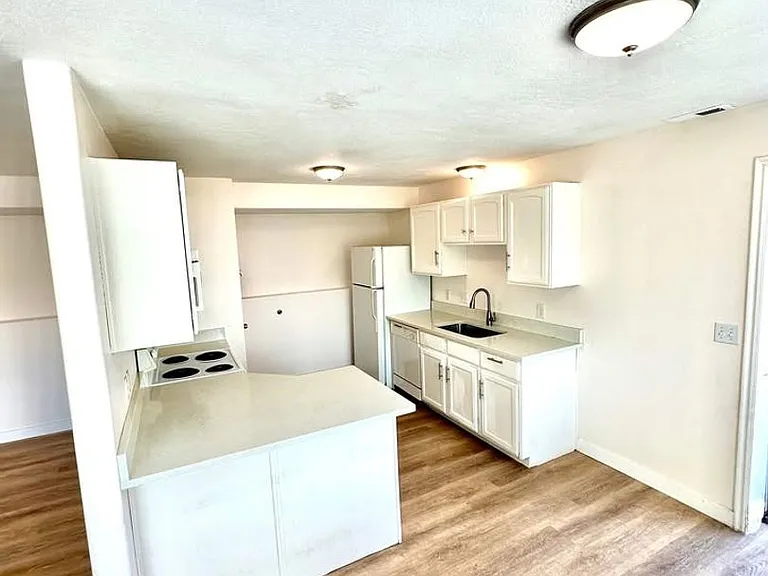 537 N 400 W — Photo 5