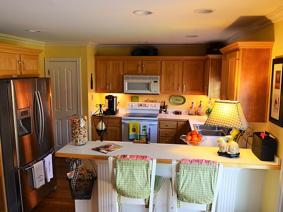 4th image of 208 Ramblewood Way