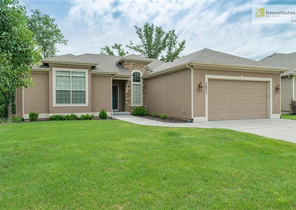 STUCCO FRONT ELEVATION WITH STONE ACCENT