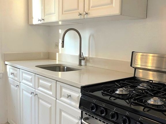 4th image of 150 E 37th St APT 4G