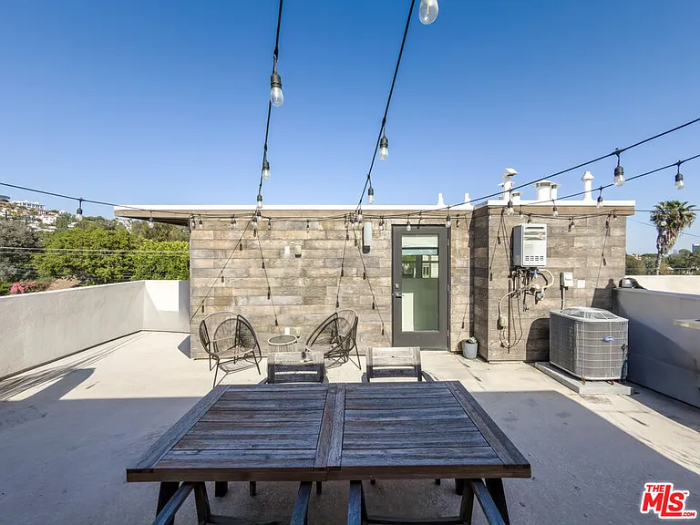 2111 N Cahuenga Blvd #2 — Photo 38