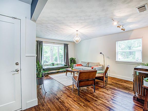 2nd image of 3546 Oak Creek Cir
